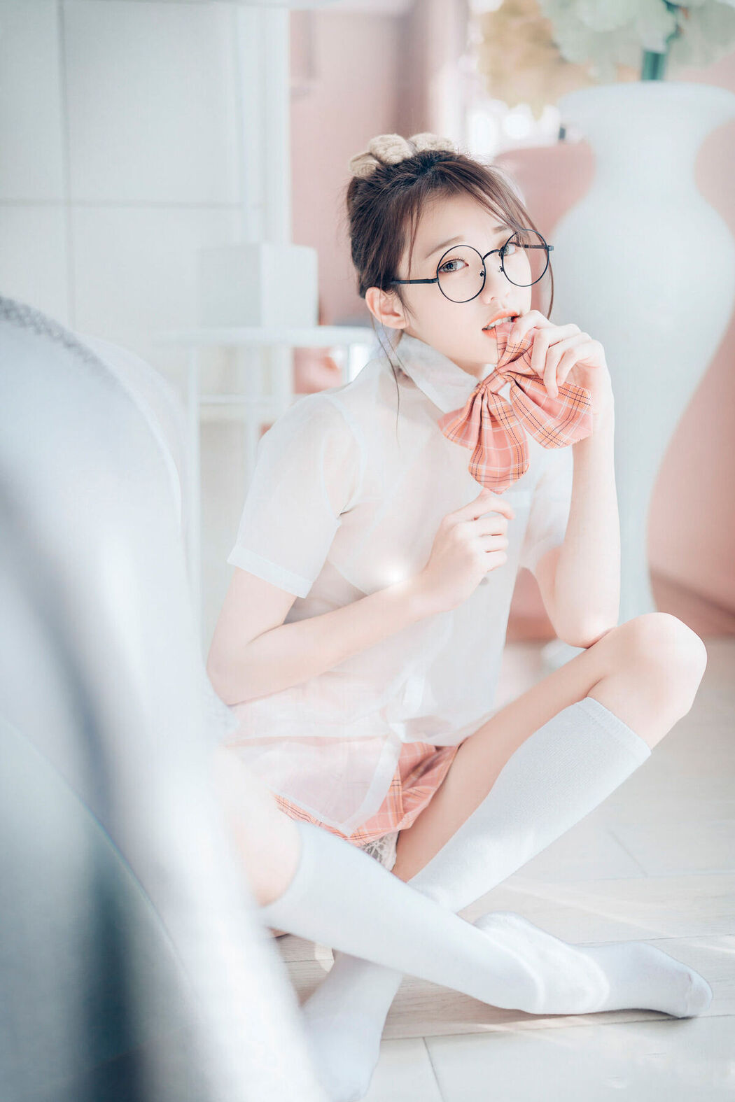 JVID 妍妍 Angel – 女孩在trasmart制服與眼鏡 Part1