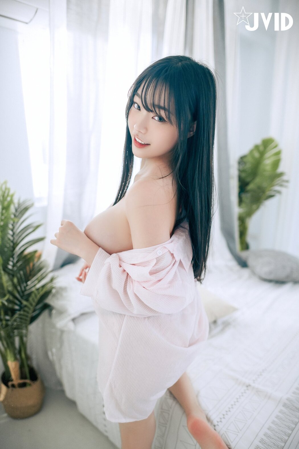 JVID Yi Xin Slivia 苡昕Slivia – 超巨乳女秘書 Part3