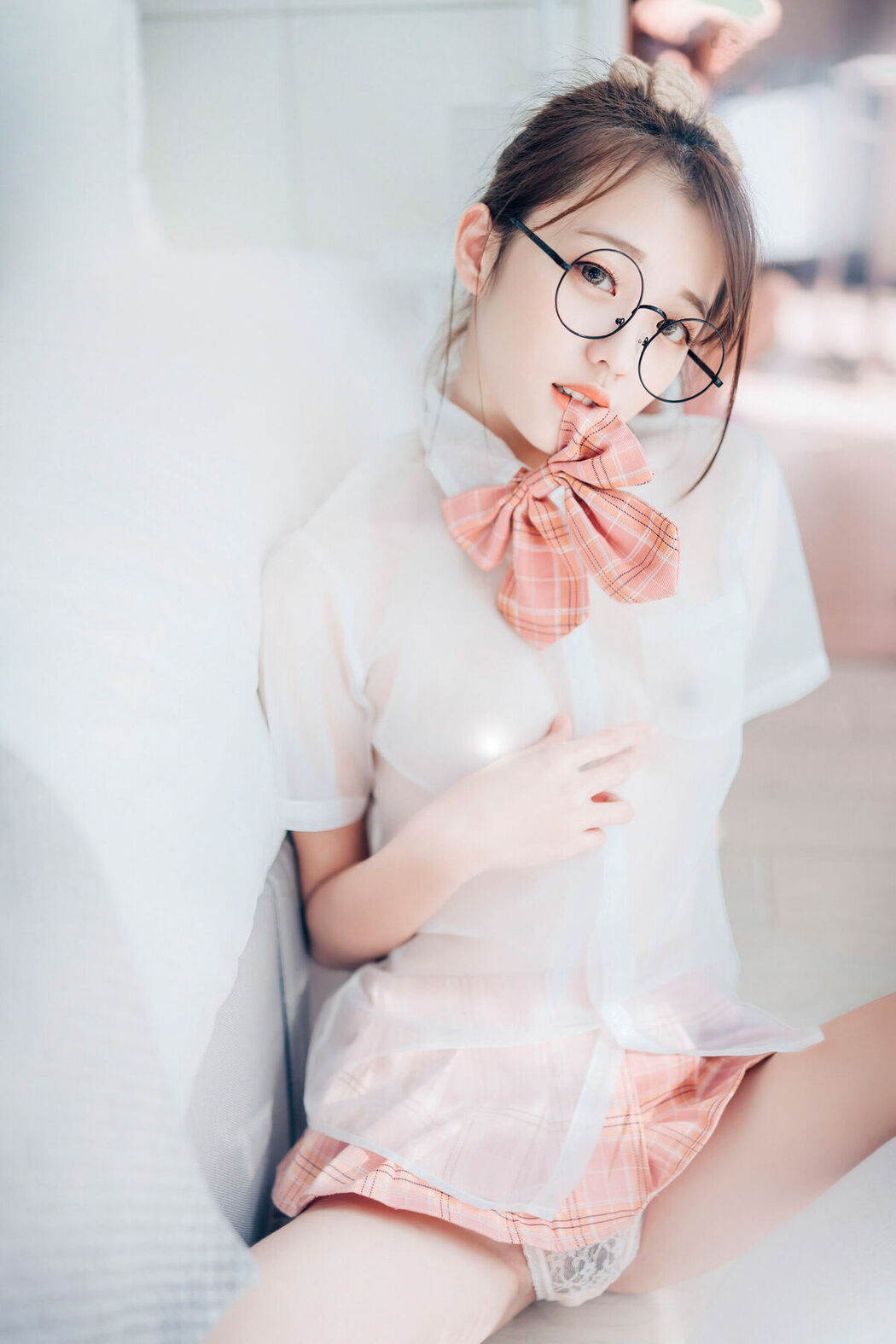 JVID 妍妍 Angel – 女孩在trasmart制服與眼鏡 Part1