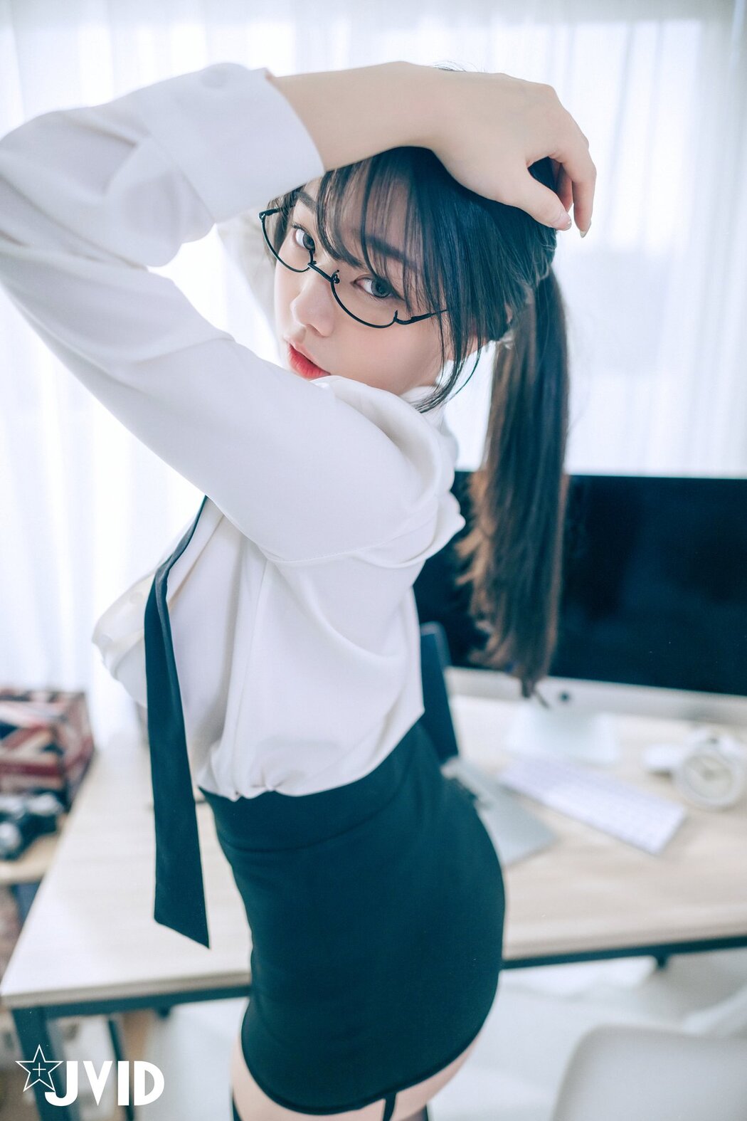JVID Yi Xin Slivia 苡昕Slivia – 超巨乳女秘書 Part1