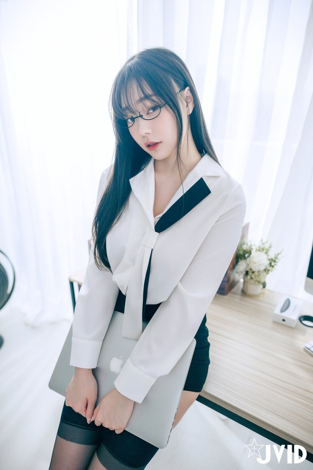 JVID Yi Xin Slivia 苡昕Slivia – 超巨乳女秘書 Part1