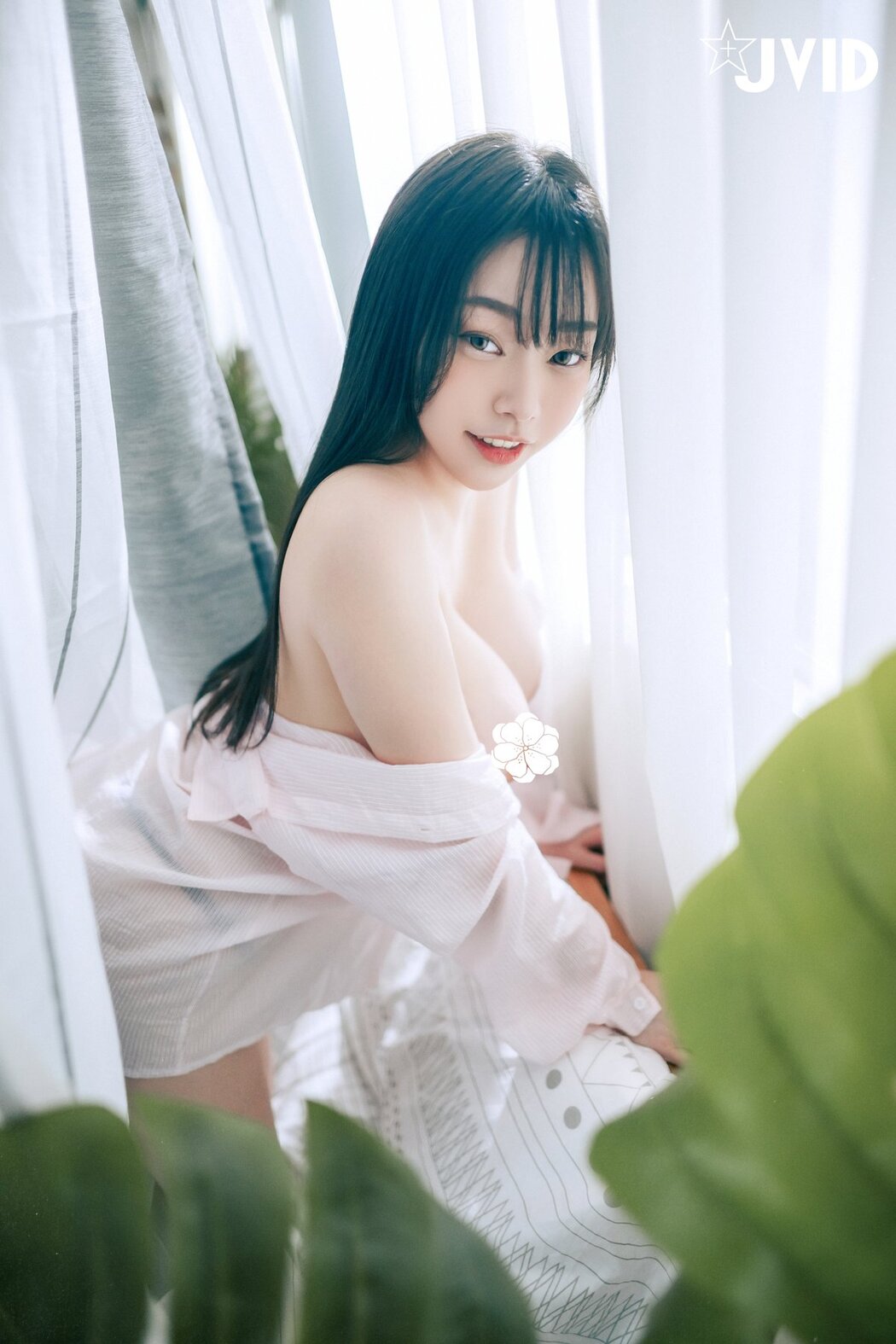 JVID Yi Xin Slivia 苡昕Slivia – 超巨乳女秘書 Part2