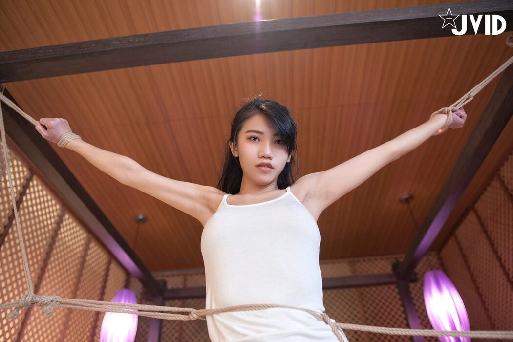 JVID 金屬手銬の逃脫失敗