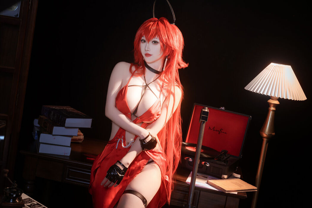 Coser@面饼仙儿 &#8211; Nikke 小红帽礼服