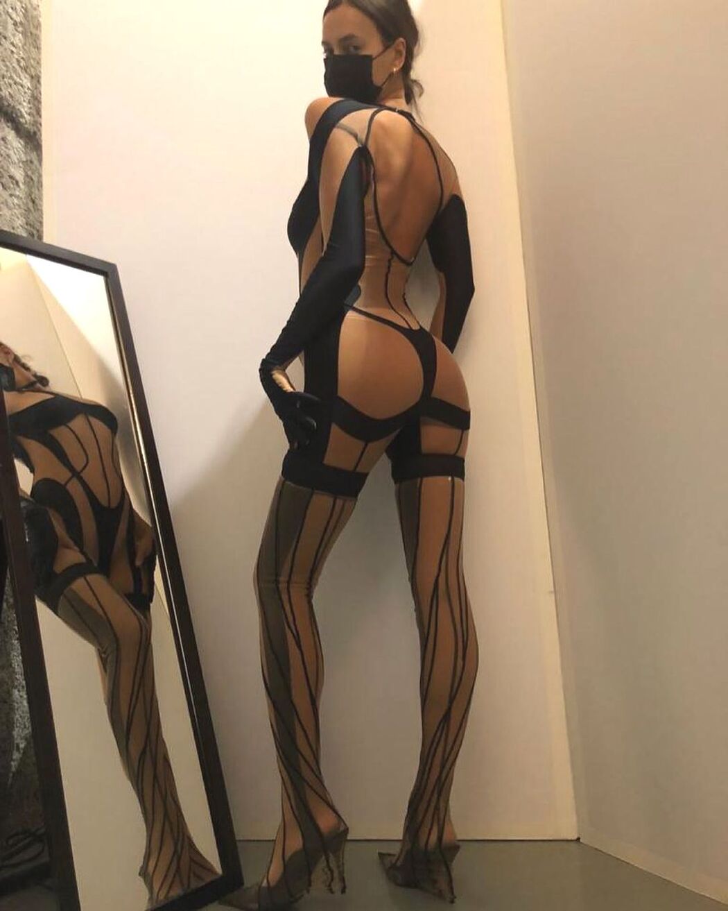 H Irina Shayk &#8230; με αποκαλυπτικό outfit !(+video)