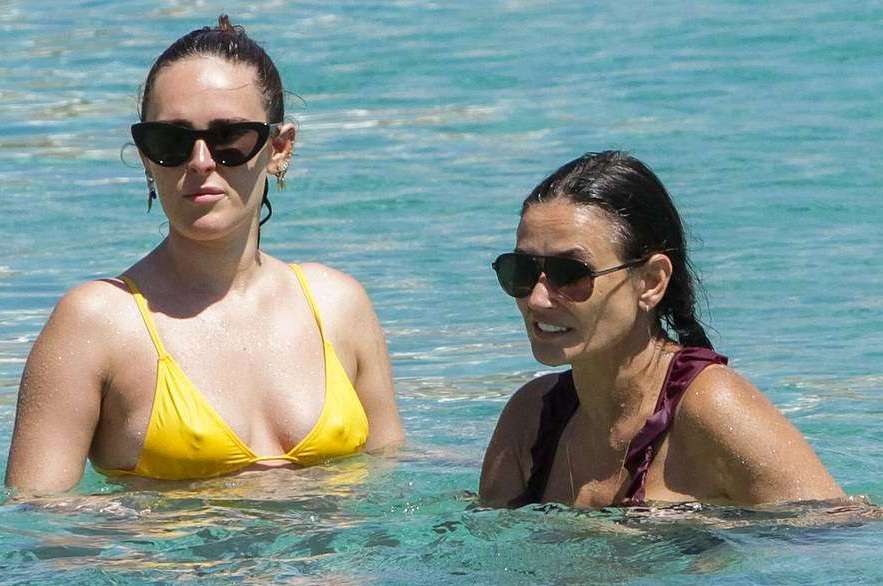 Η κόρη της Demi Moore &#8230; με thong στην Μύκονο !