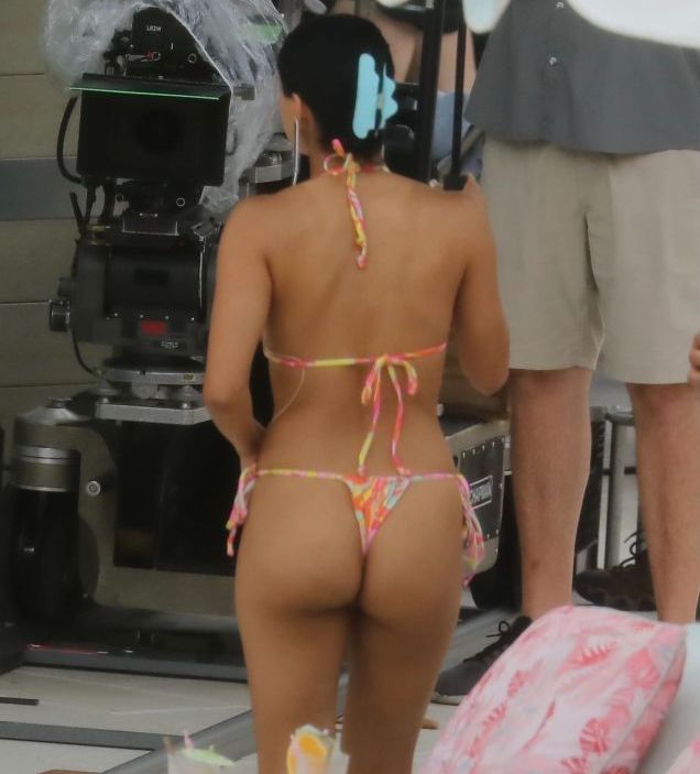 Η ηθοποιός Camila Mendes(26 εκατομύρια followers) &#8230; με thong σε γυρίσματα ταινίας για τον Netflix !