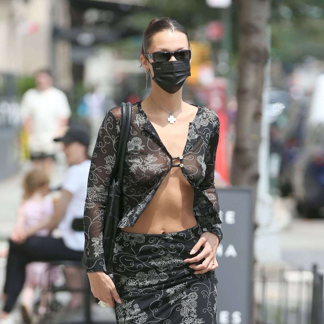 Bella Hadid &#8230; Summer Pokies !