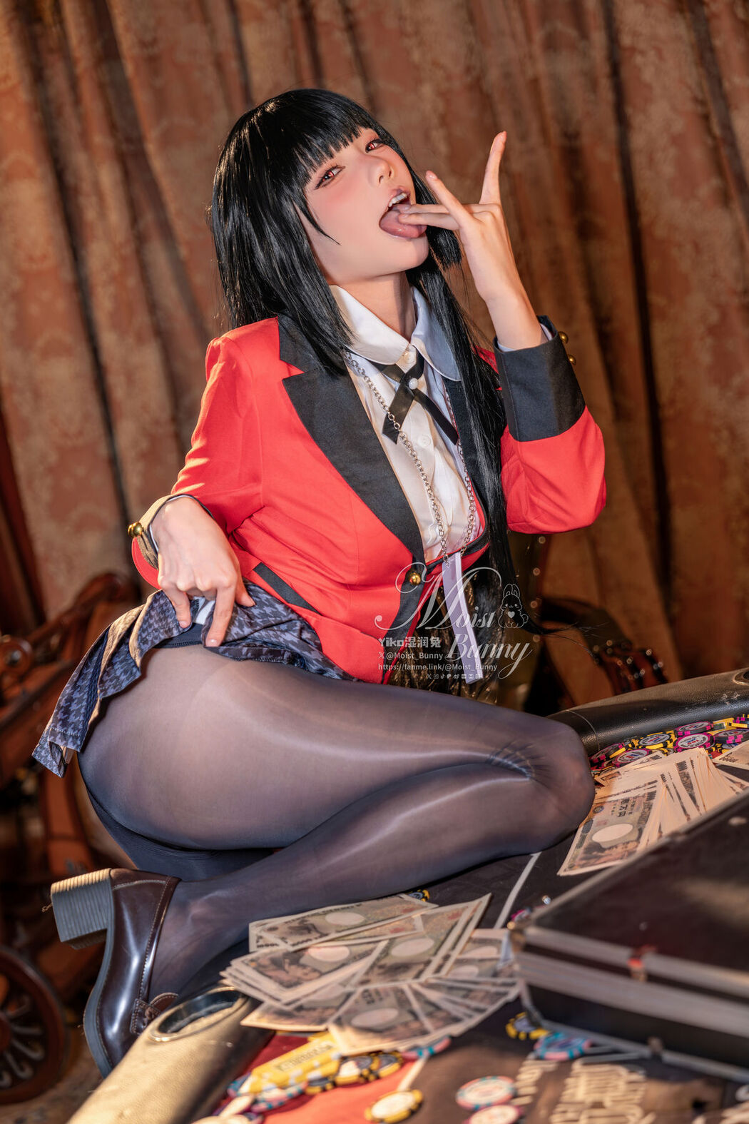 Coser@黏黏团子兔 – 狂赌之梦 Part1