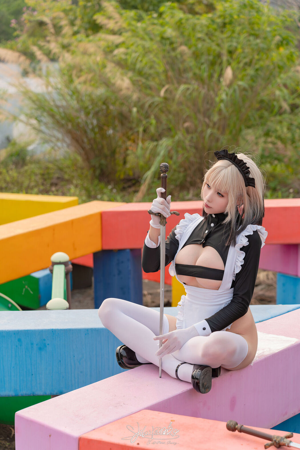 Coser@黏黏团子兔 – 10月作品 战斗女仆 动感光波