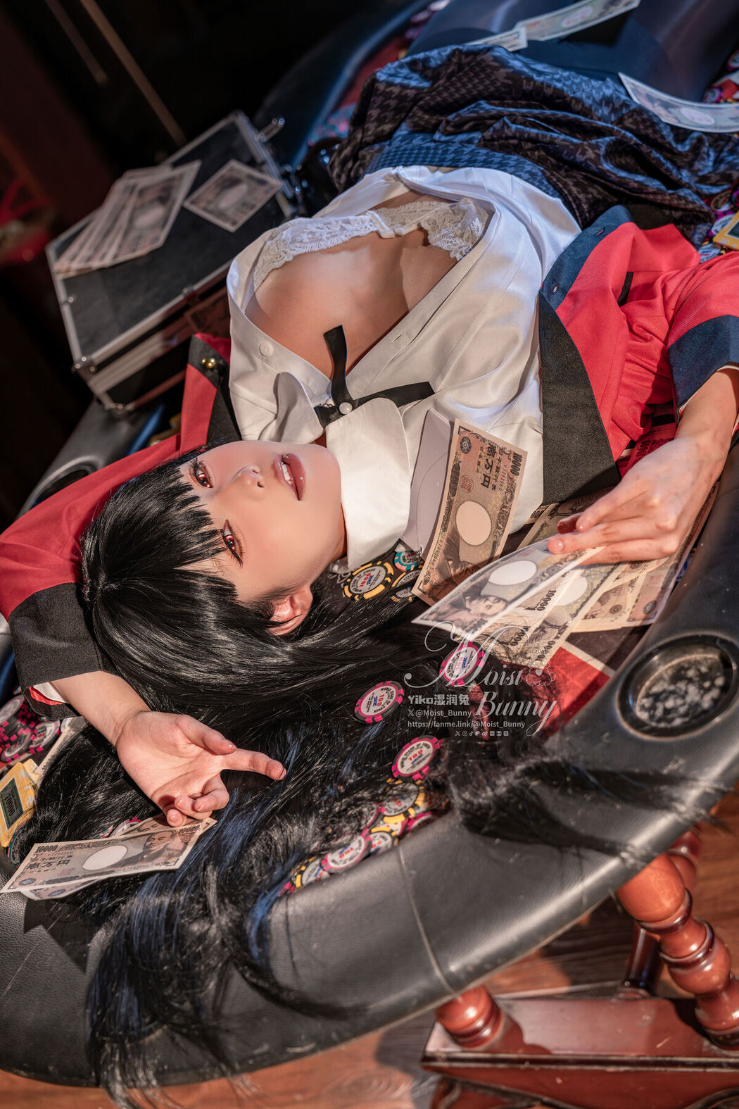 Coser@黏黏团子兔 – 狂赌之梦 Part1