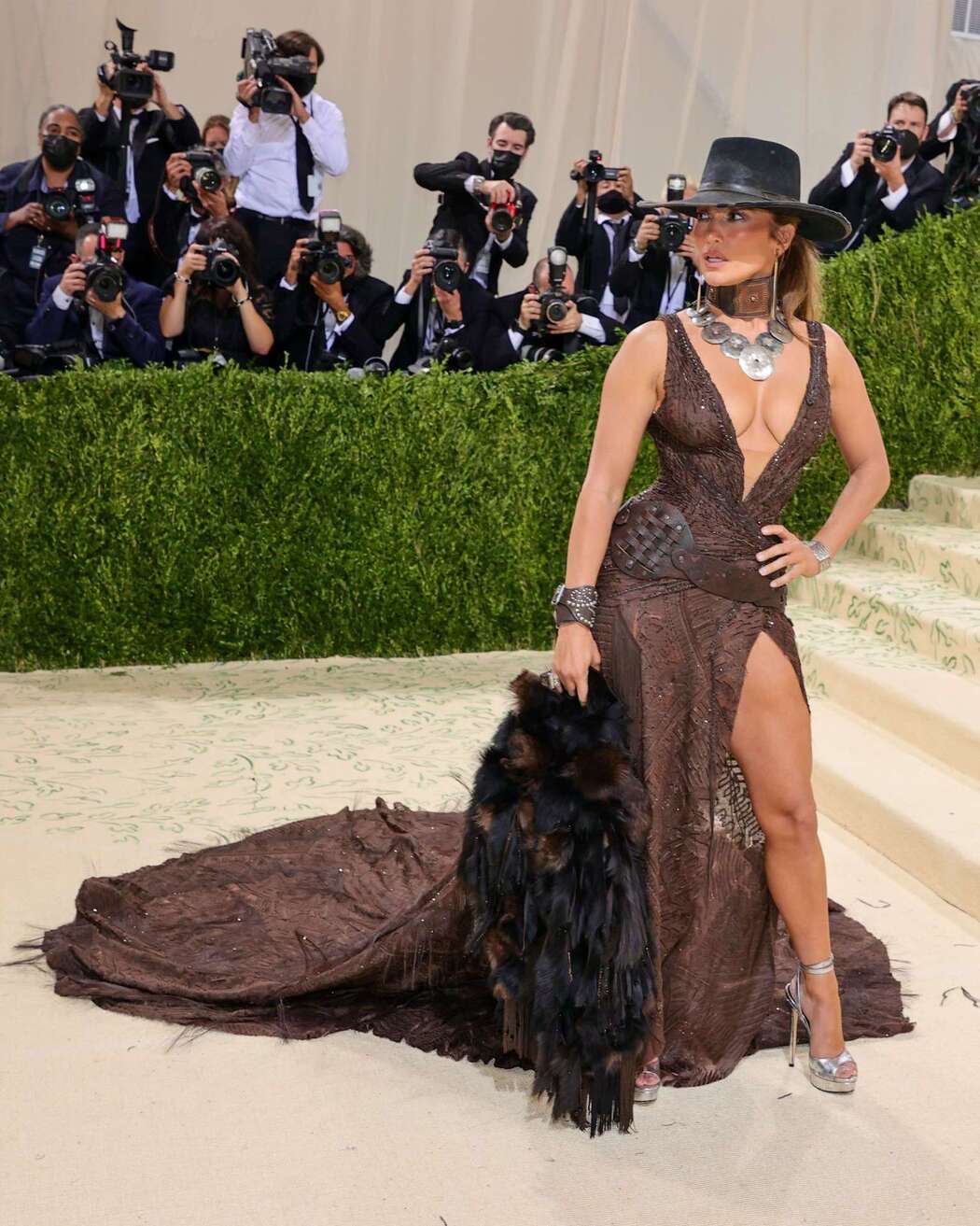 Jennifer Lopez &#8230; Sexy Cleavage !
