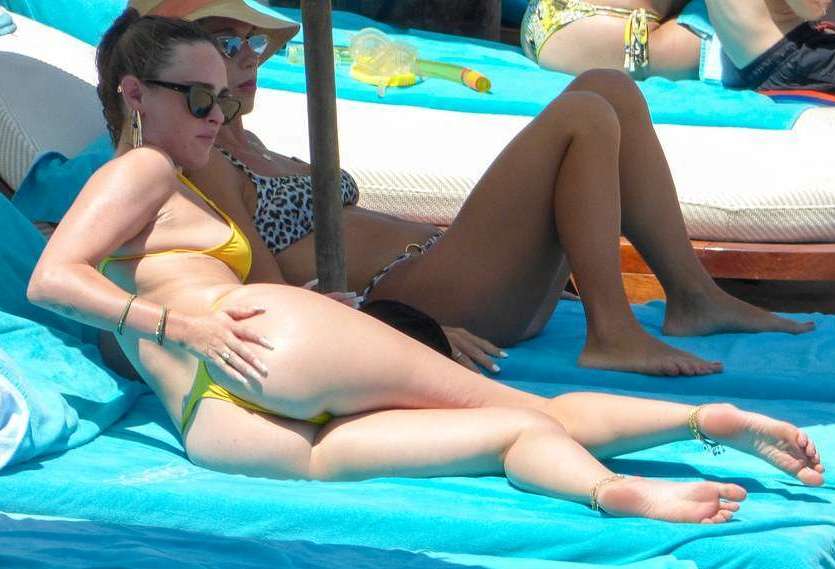 Η κόρη της Demi Moore &#8230; με thong στην Μύκονο !