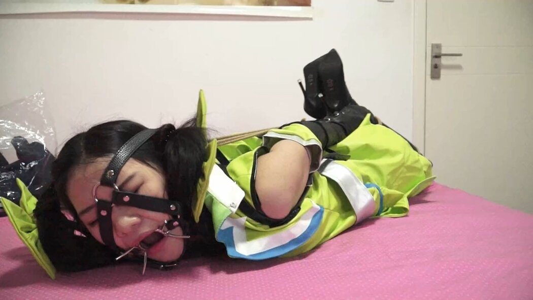 Chinese Cosplay Bondage