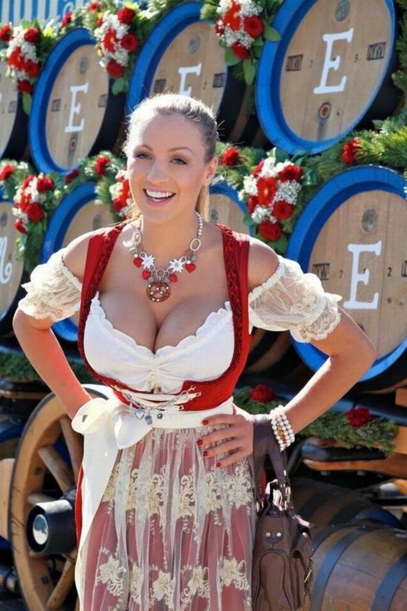 Jordan Carver In Dirndl