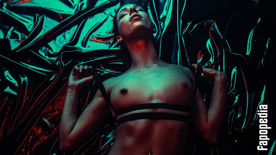 Kira Hot