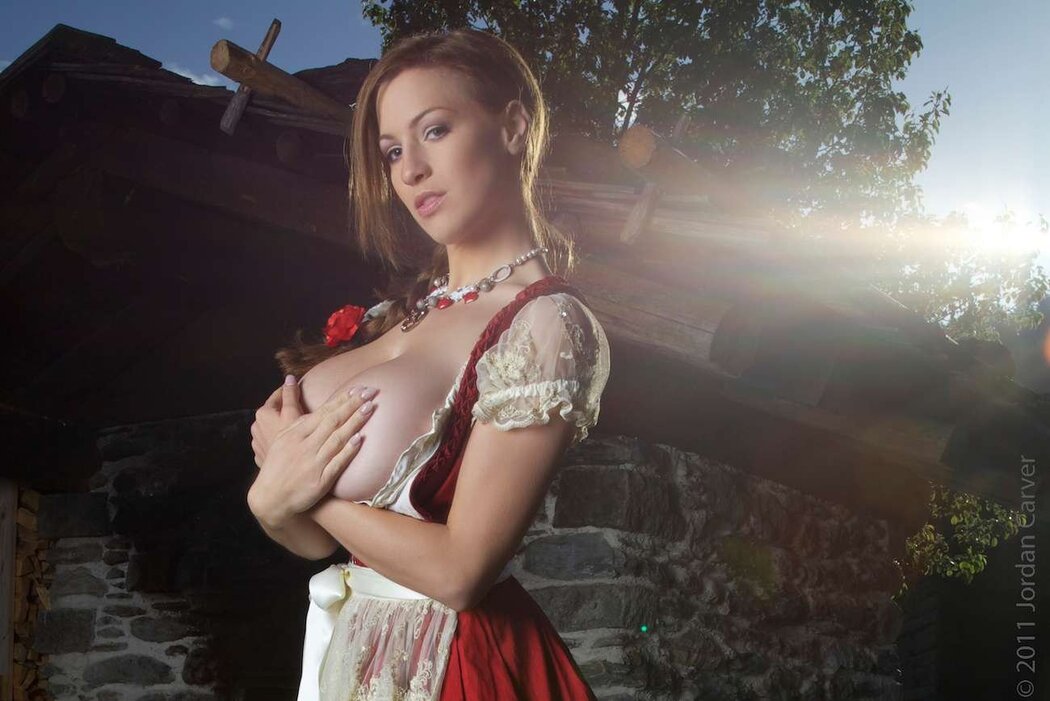 Jordan Carver In Dirndl