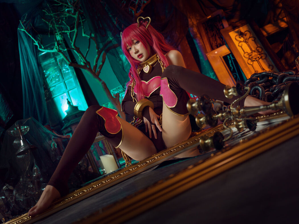 [Internet celebrity COSER photo] Anime blogger A Bao is also a rabbit girl - empty flower