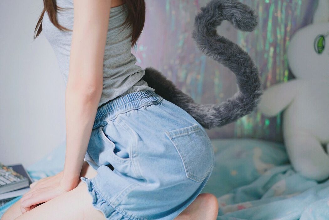 [Internet celebrity COSER photo] Cute girl eye sauce big devil w - gray-tailed cat