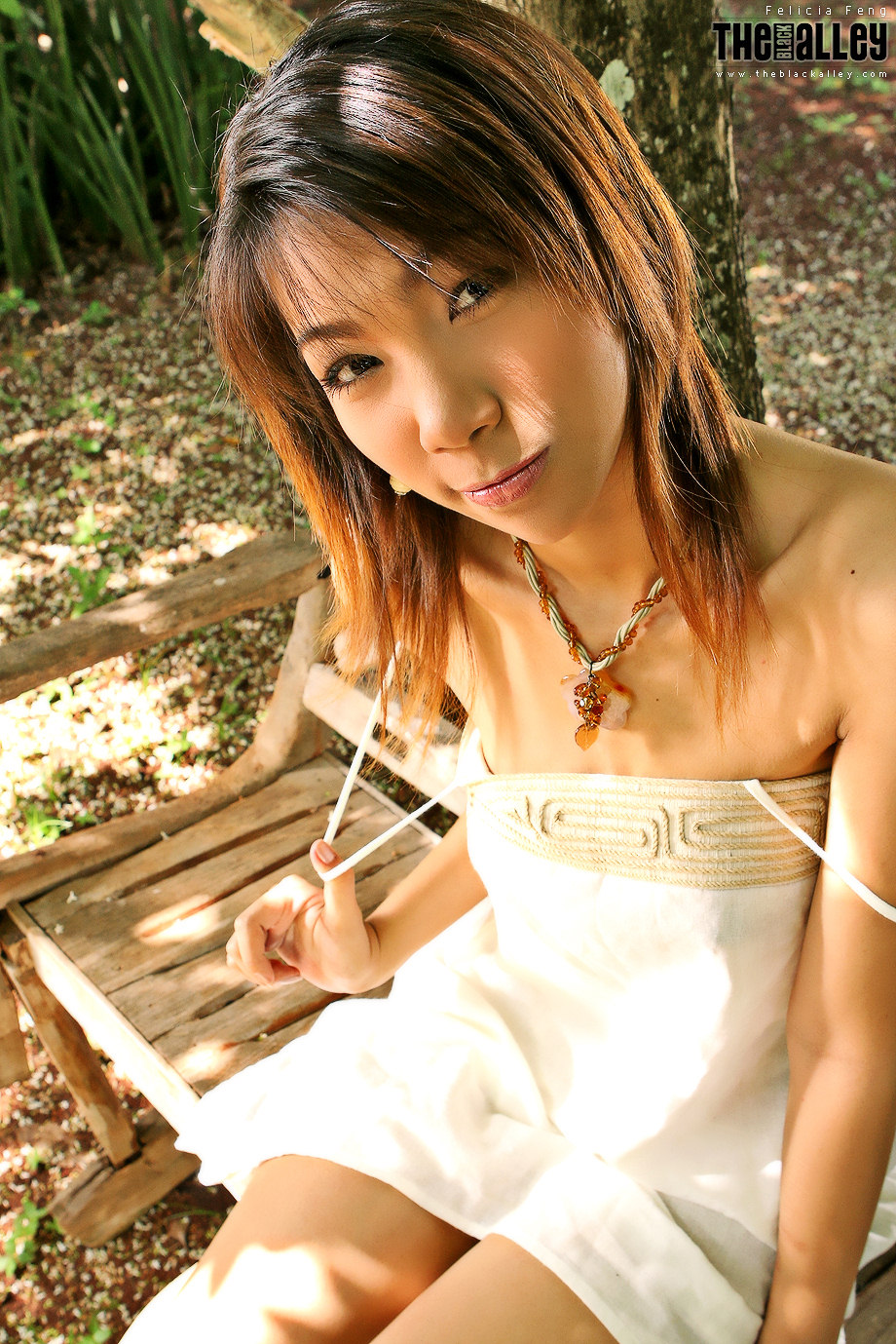 Felicia Feng The Black Alley Photobook Set.01