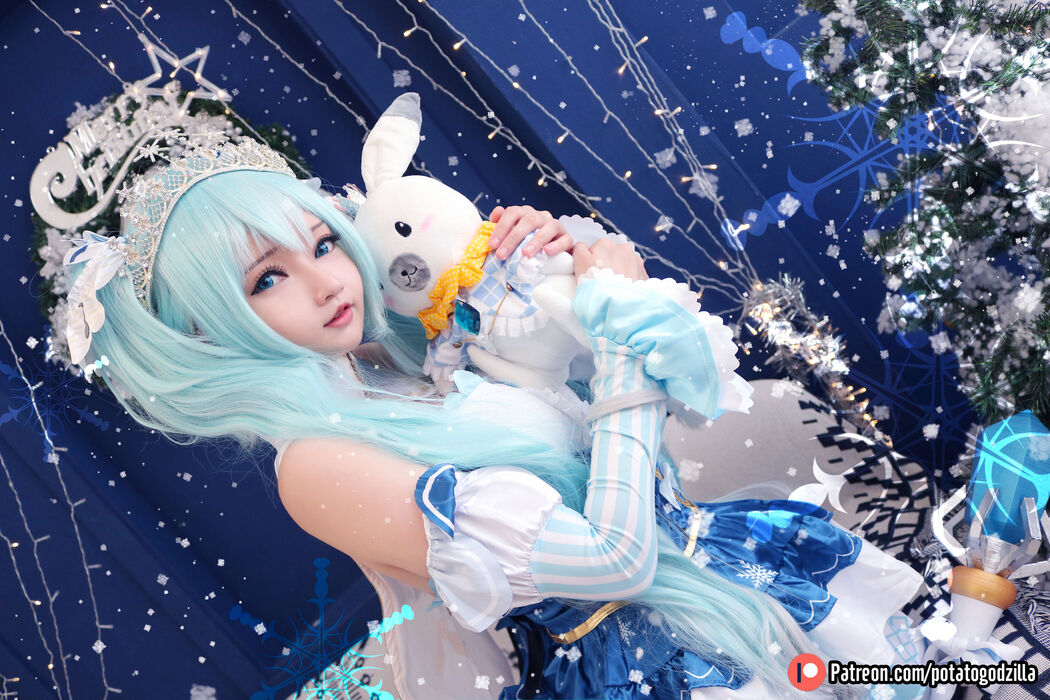 [COS Welfare] Miss Coser Potato Godzilla - Snow Miku