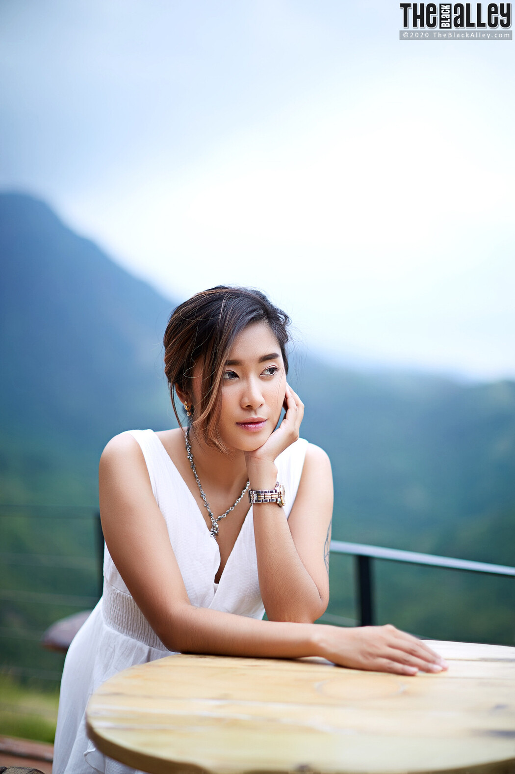 Apple The Black Alley Photobook Set.86