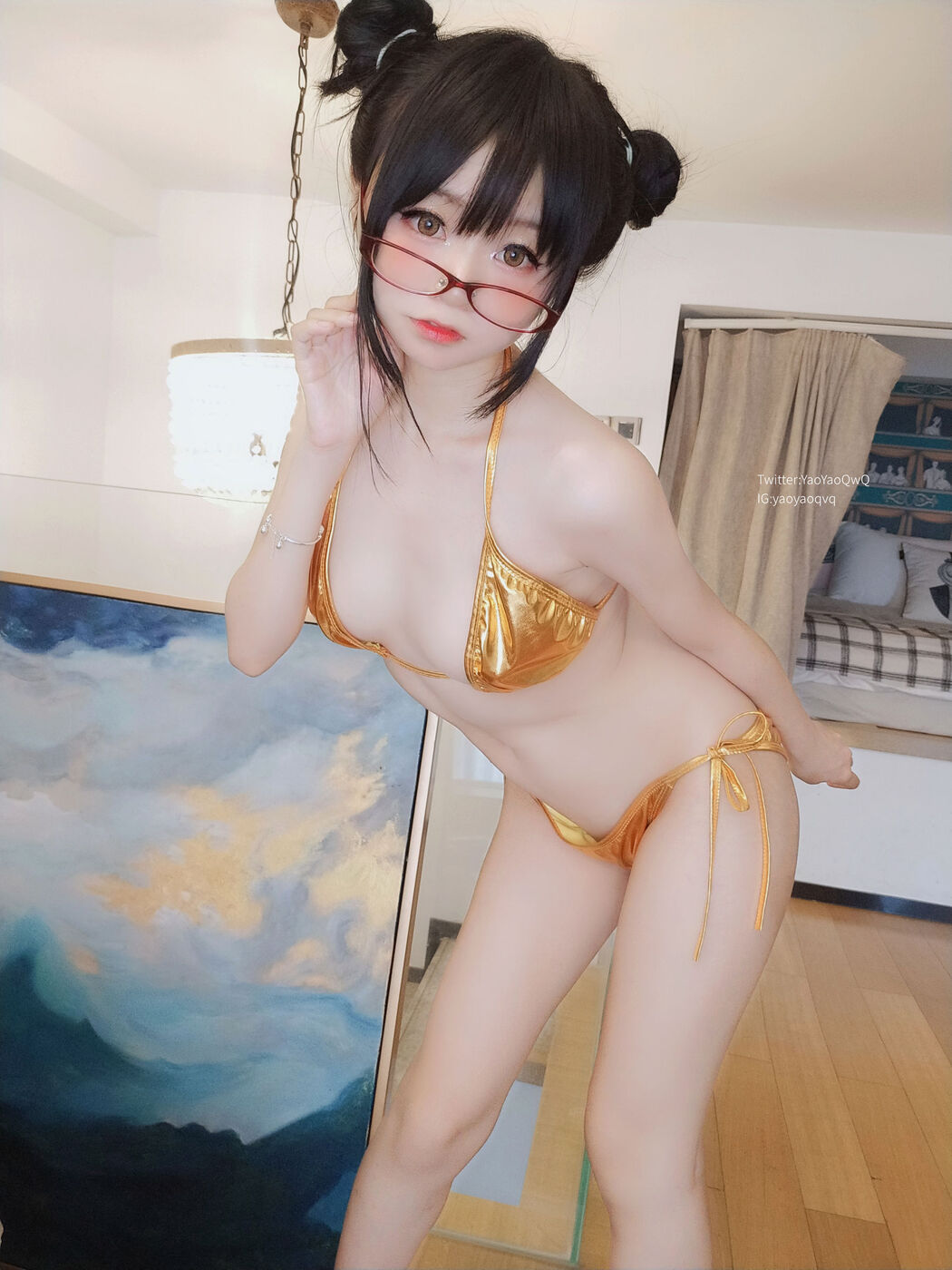 [Welfare COS] Cute girl Coser shakes yoyo fantia December membership collection Gold bikini series