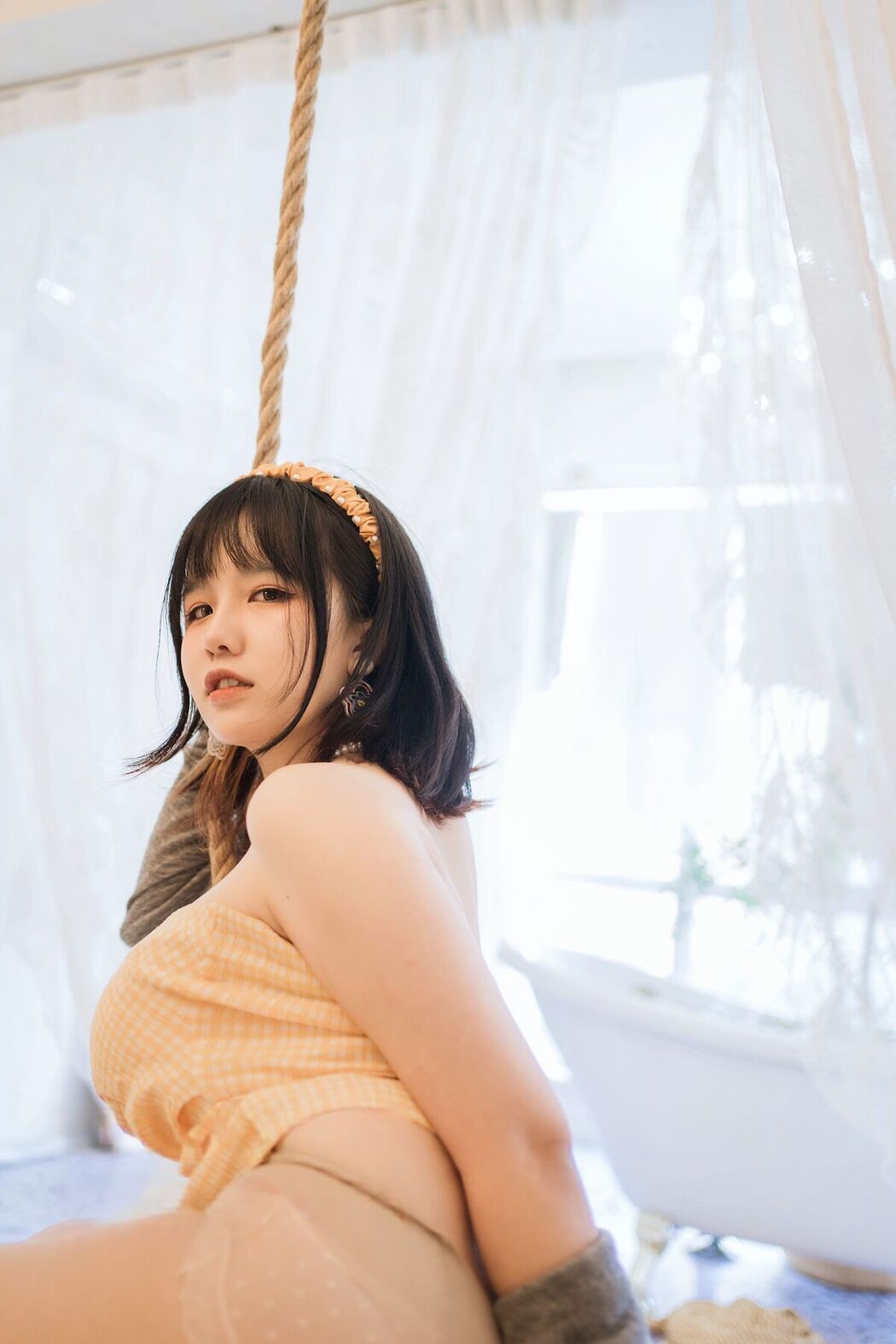 Coser@阿半今天很开心 – 黄色抹胸