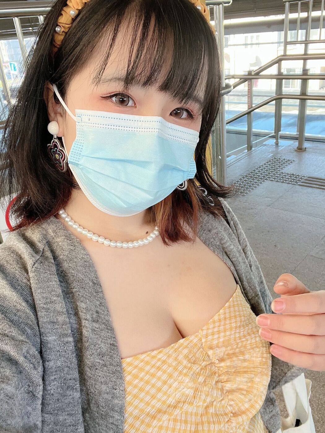 Coser@阿半今天很开心 – 黄色抹胸