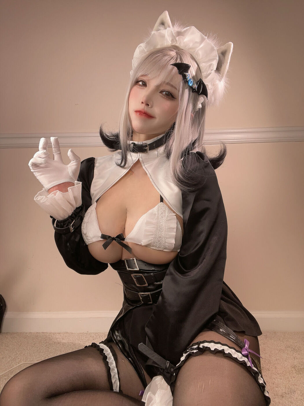 Coser@狐洛洛子 – 拘束银狐