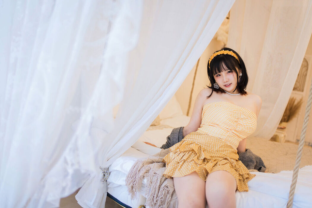 Coser@阿半今天很开心 – 黄色抹胸