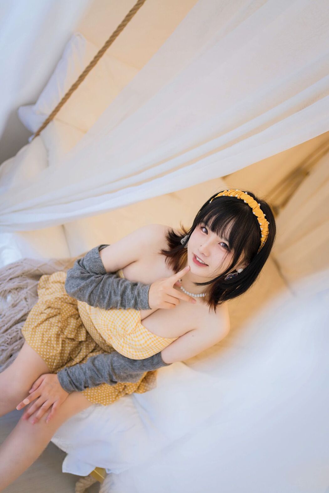 Coser@阿半今天很开心 – 黄色抹胸