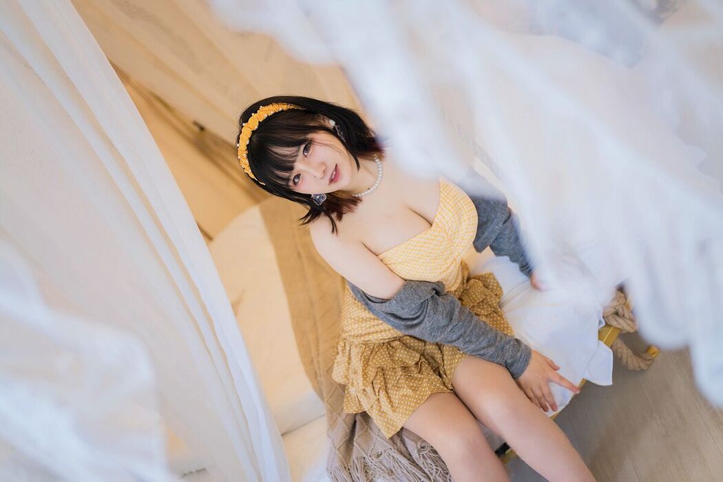 Coser@阿半今天很开心 – 黄色抹胸