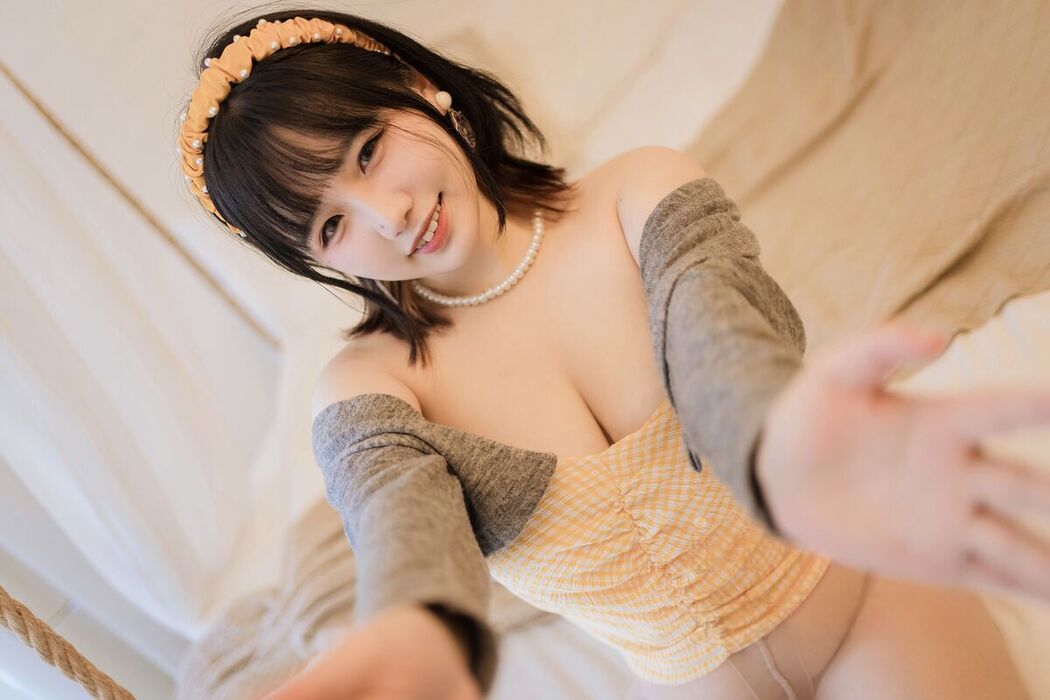 Coser@阿半今天很开心 – 黄色抹胸