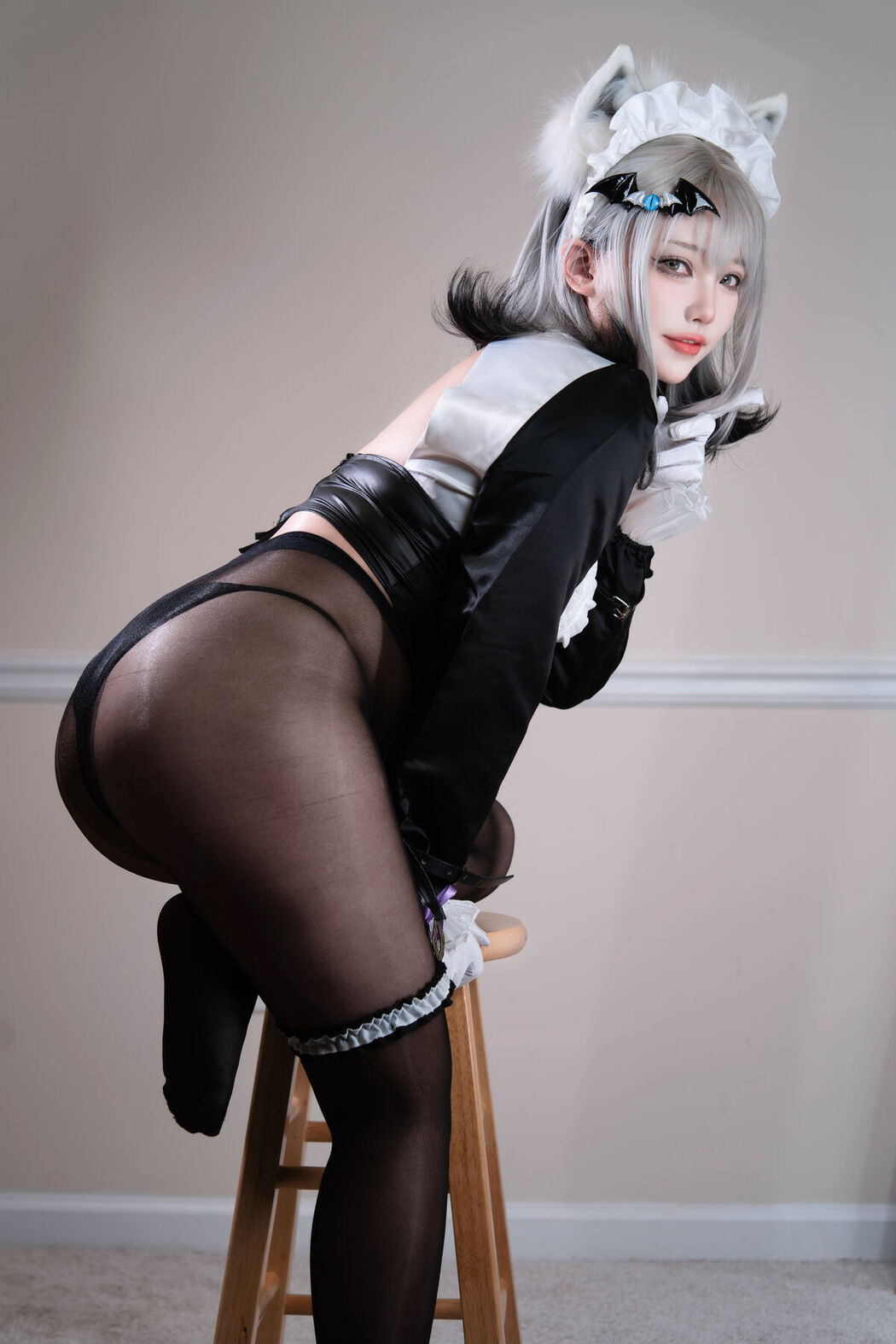 Coser@狐洛洛子 – 拘束银狐