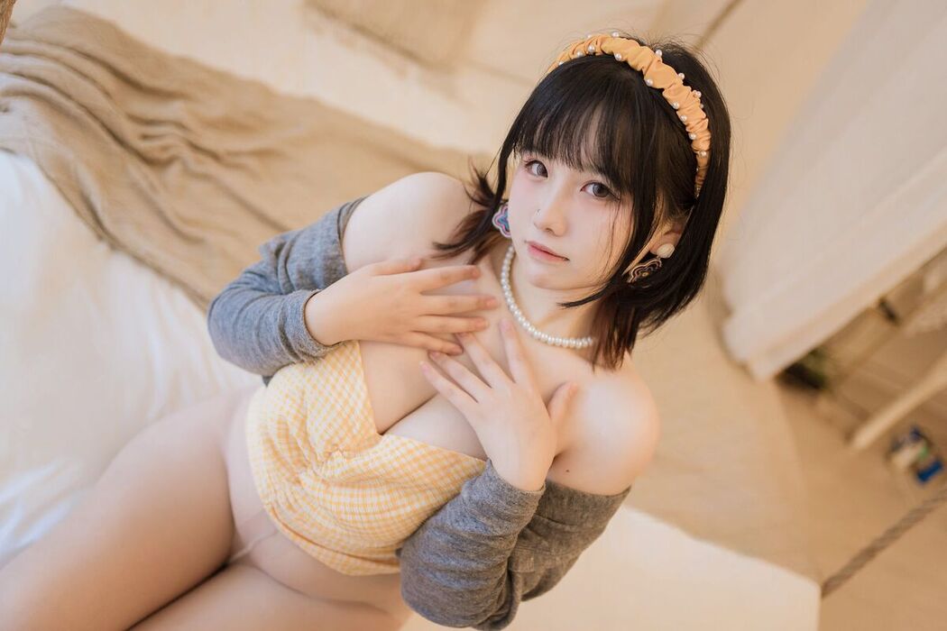 Coser@阿半今天很开心 – 黄色抹胸