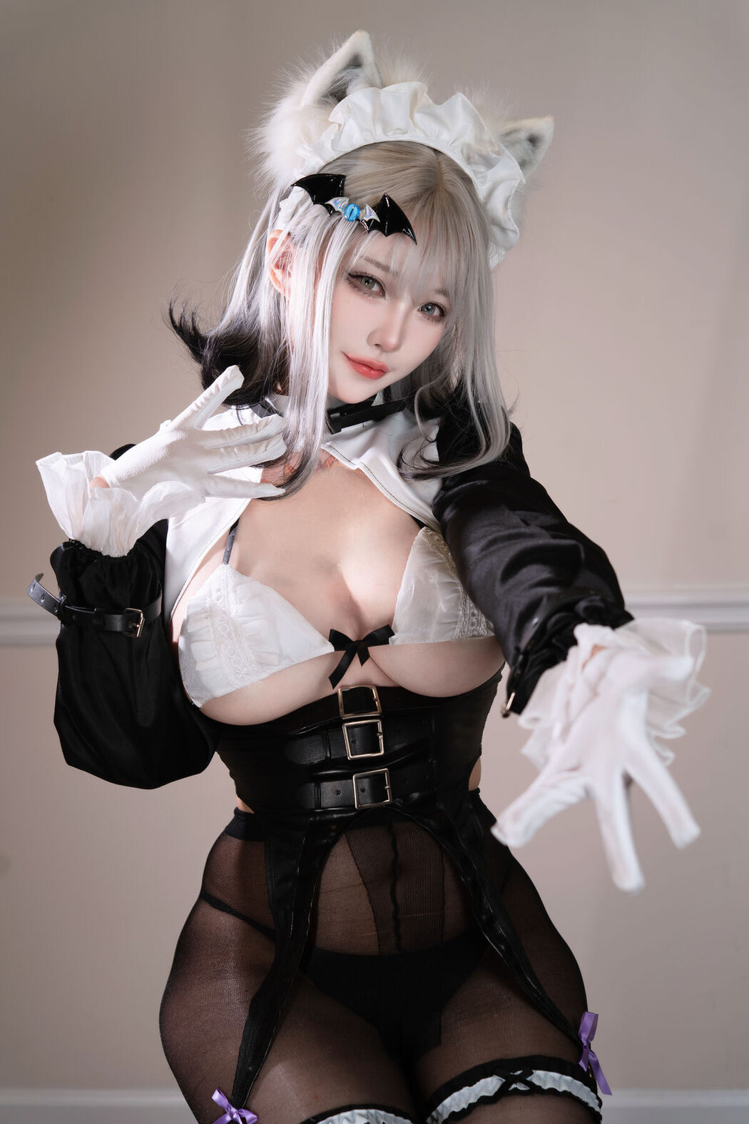 Coser@狐洛洛子 – 拘束银狐