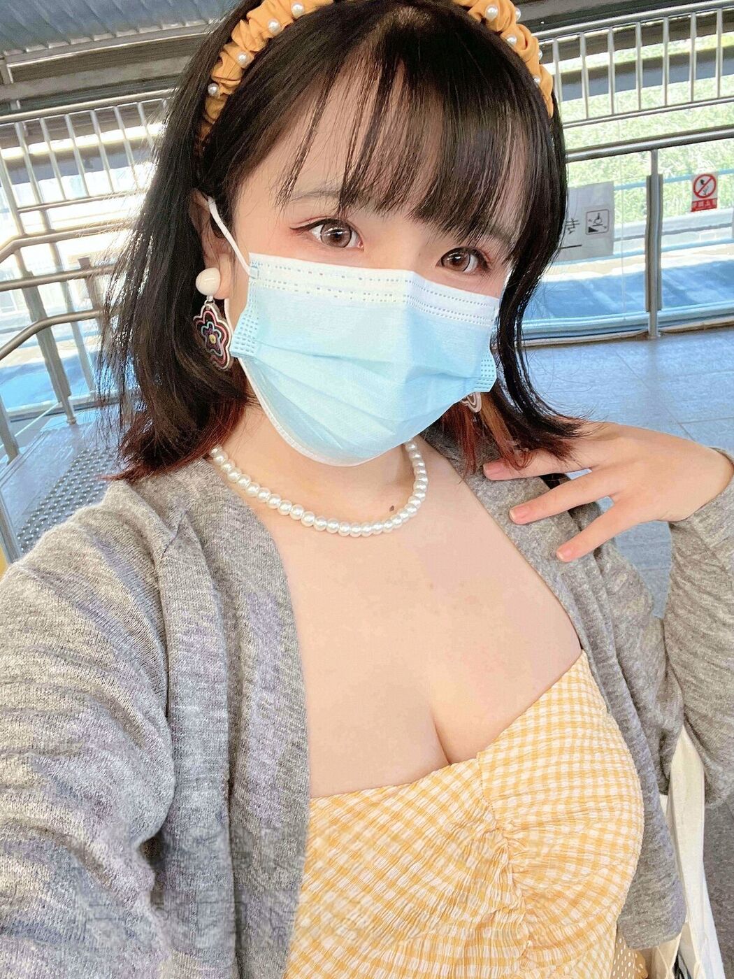 Coser@阿半今天很开心 – 黄色抹胸