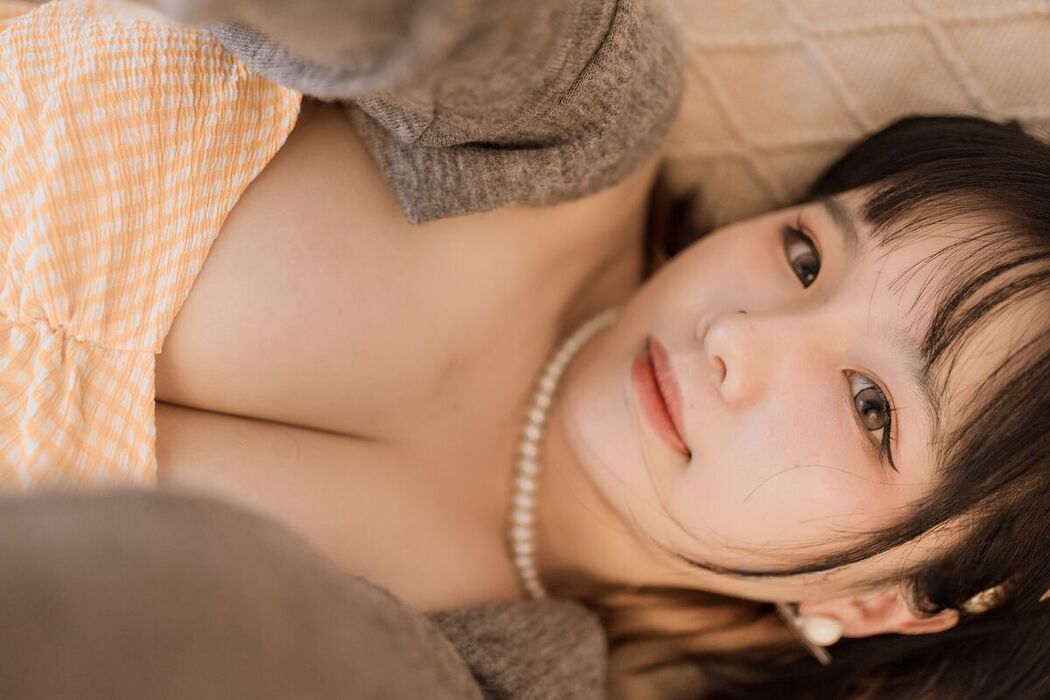 Coser@阿半今天很开心 – 黄色抹胸