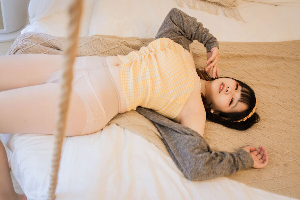 Coser@阿半今天很开心 – 黄色抹胸