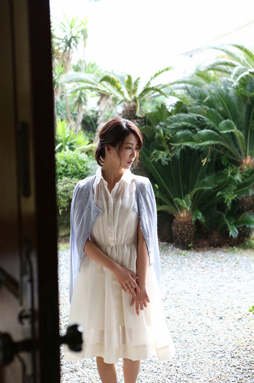Mai Kamuro << Under the Mask of a Neat Wife >> [WPB-net] No.178