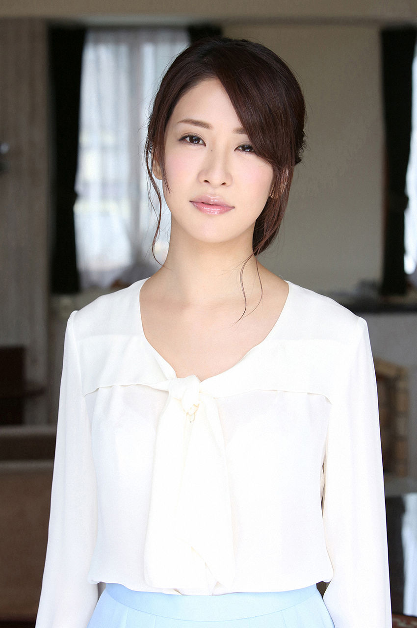 Mai Kamuro << Under the Mask of a Neat Wife >> [WPB-net] No.178