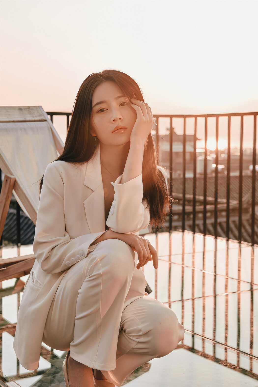 年年Nnian, 写真集 日出 Sunrise Cover Photo