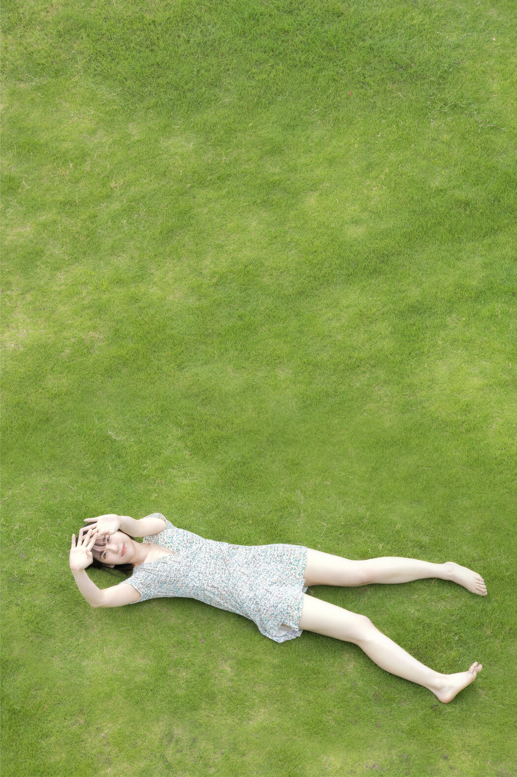 Shizuha Takimoto 瀧本雫葉, プレステージ出版 写真集 「NATURALLY」 Set.01 Cover Photo