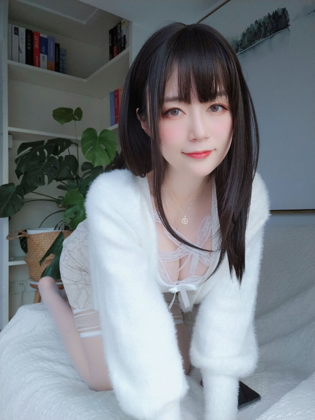 [COS Welfare] Miss Coser Silver - White Lace