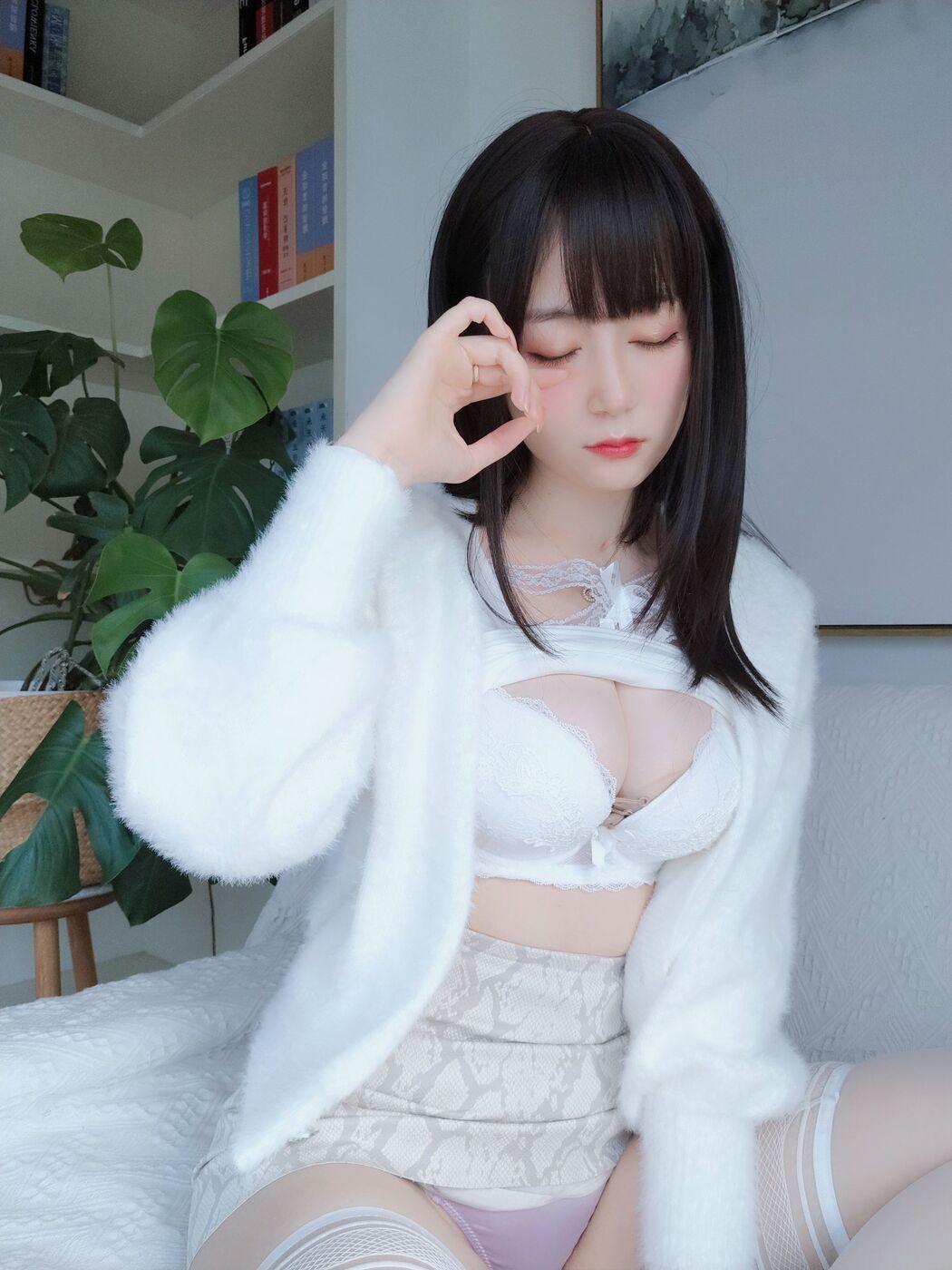 [COS Welfare] Miss Coser Silver - White Lace