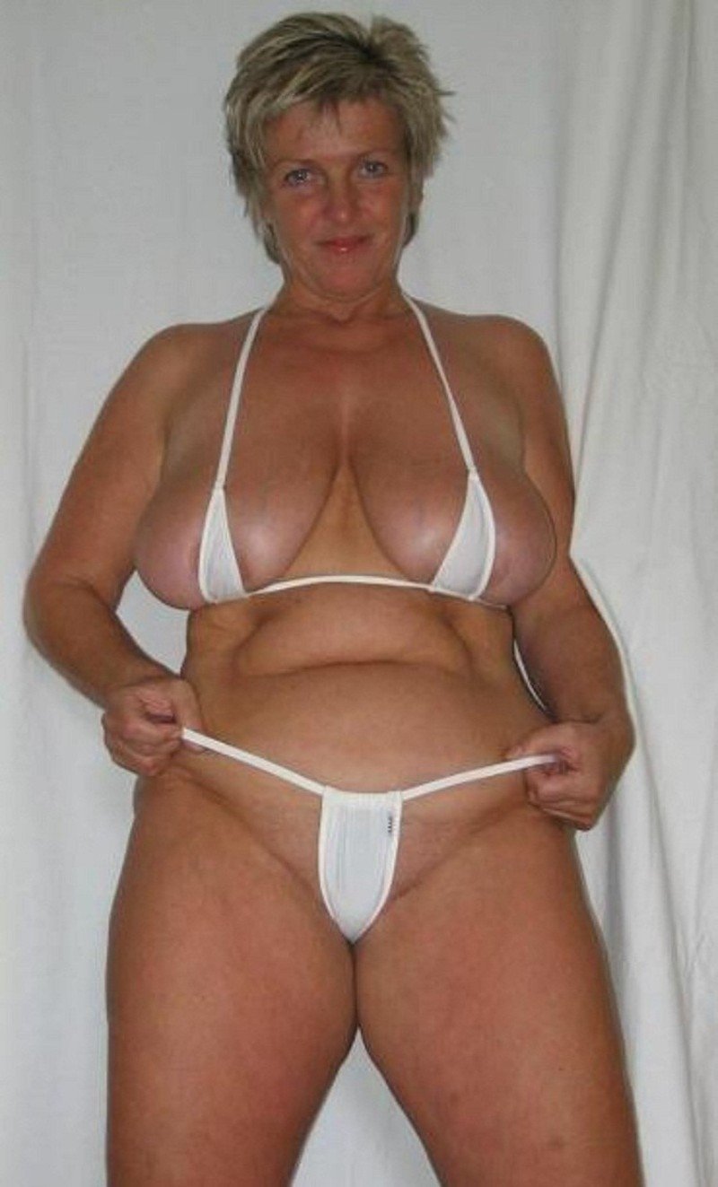Mature Swimsuit Porn