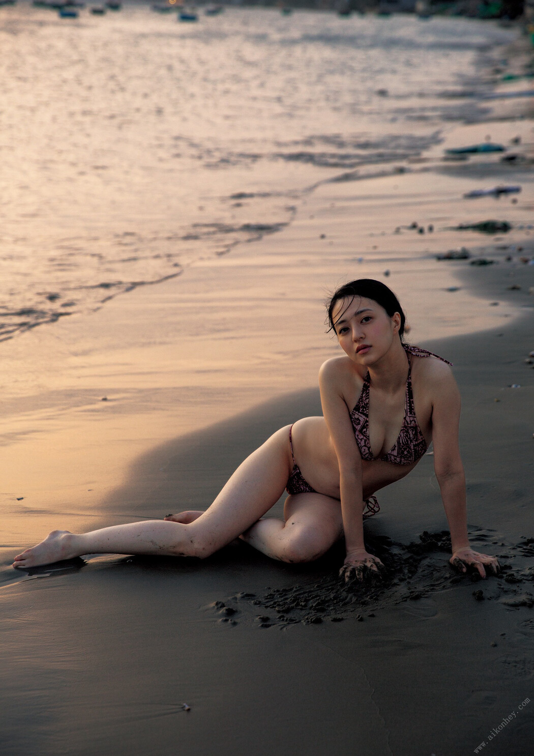 Rina Aizawa 逢沢りな, 電子版だけの特典カットつき 「Gekkan 月刊」 Set.02