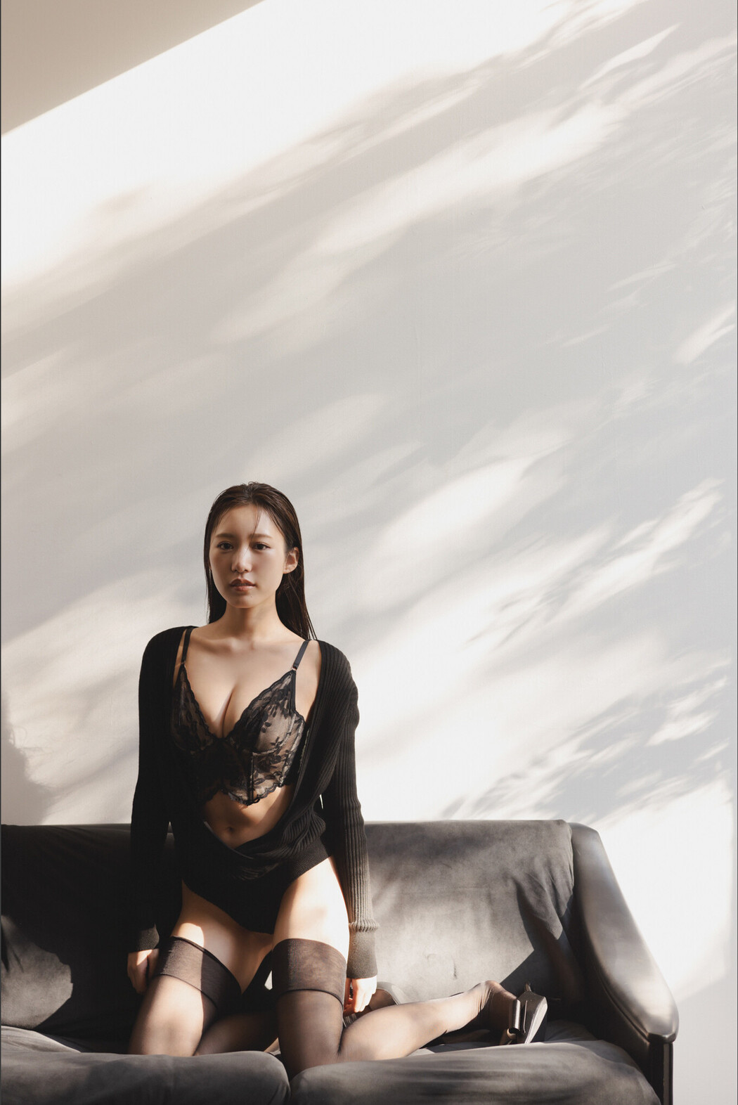 Sumire Yokono 横野すみれ, FRIDAYデジタル写真集 『悪魔的に小悪魔ッ!』 Set.04 Cover Photo