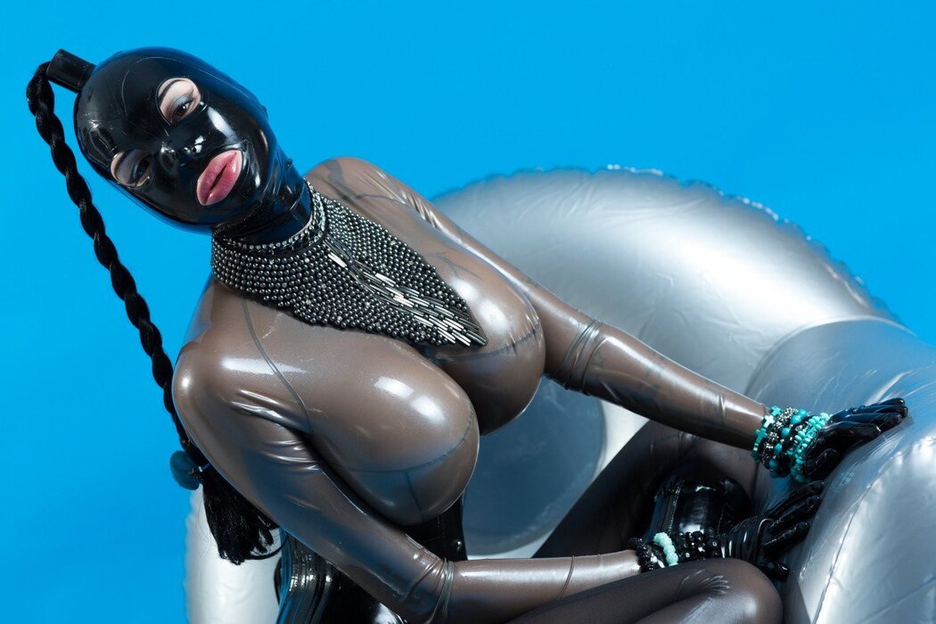 Latex Tits